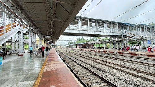 Chinchwad Railway Station Platform And Rail Ticket Centre