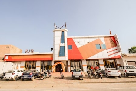 OYO 65676 Rj18 Hotel And Family Restaurant