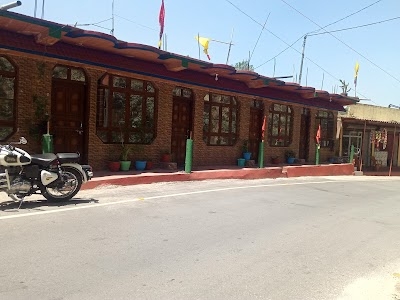 Hotel badri kadar pae