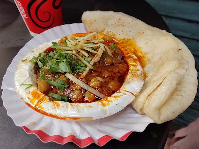 Lotan Chole Kulche