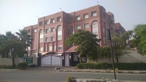 Queen Mary's School