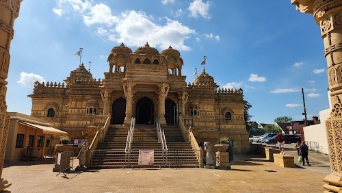 SHRI SANATAN HINDU MANDIR PARKING