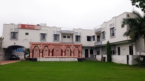 Capital O 37965 Mukund Garden