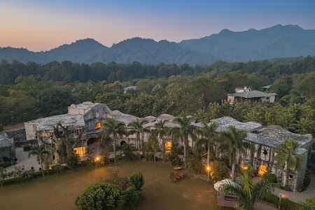 BRYS CAVES, The Jungle Resort