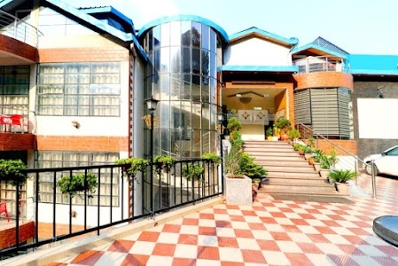 OYO 3705 Kasauli Continental Resort