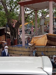 Ambedkar Tiraha, Auto-stand