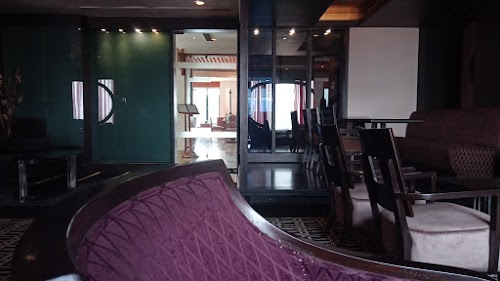 Shanghai Bar & Lounge - The Bristol Hotel