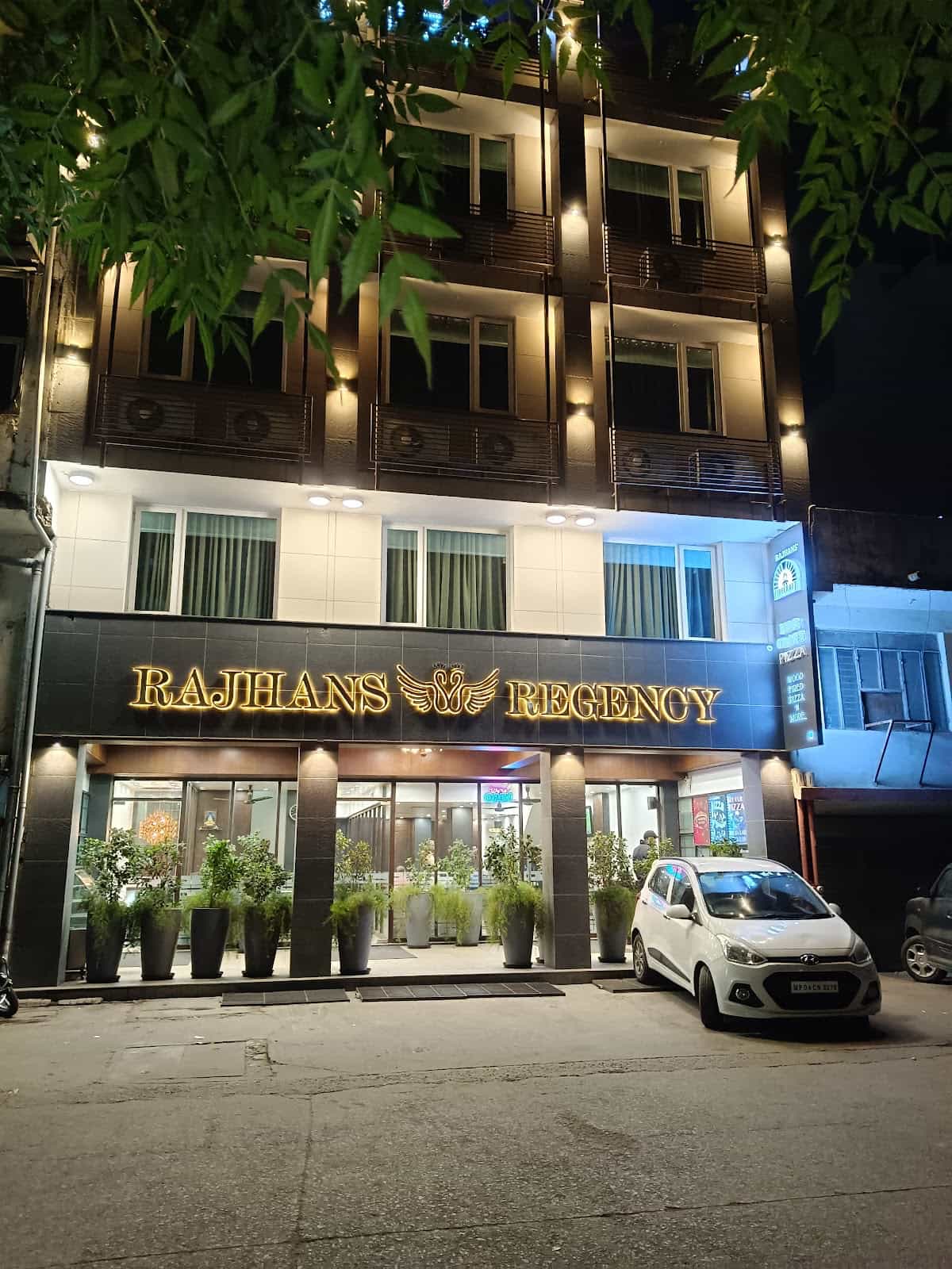 Hotel Rajhans Regency