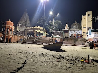 Parmat mandir (ganga river)
