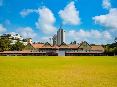 Azad Maidan, Fort