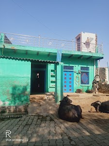 बुनिया मंदिर के पीछे परिहार निवास
