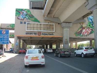 Arjan Garh Metro Station