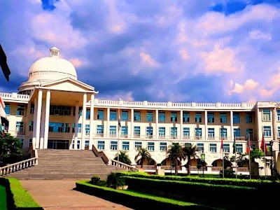 Noida International University