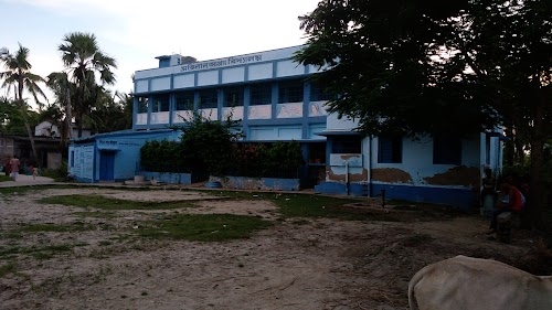 Motilal o.p. school