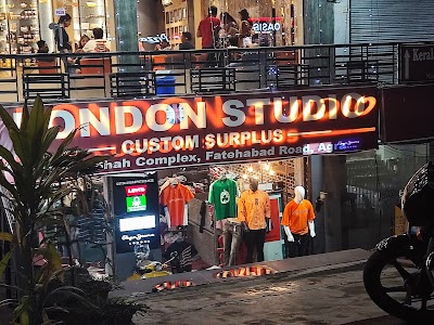 London Studio By Sara.