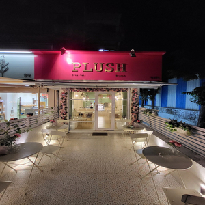 Plush café