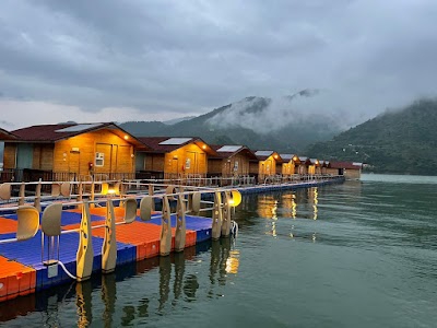 Le ROI, Floating Huts & Eco Rooms