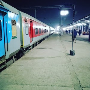 Basti station platform 3