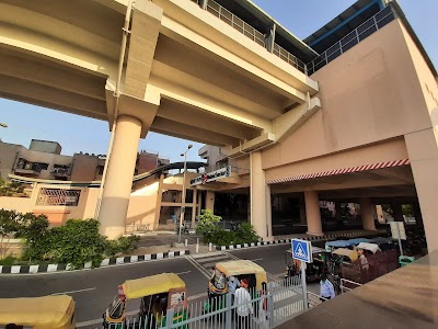 Rohini 18-19 metro station lift