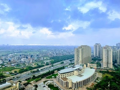 Gaur City 7th Avenue