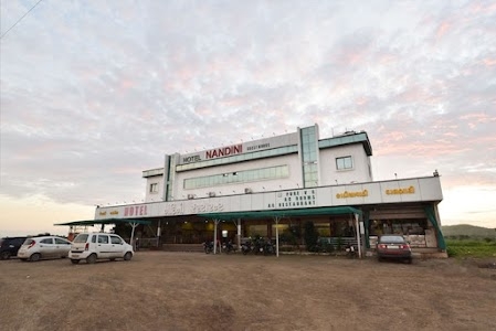 OYO 48076 Hotel Nandini