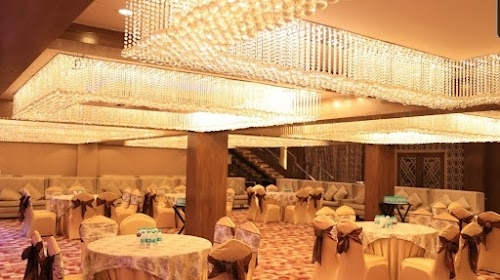 Food Cage & The Crystal Ballroom Banquet Hall