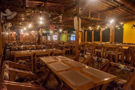 Pinewood Family Garden Restaurant
