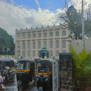 Azam Campus Masjid(اعظم کیمپس مسجد)