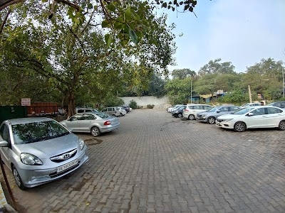 jhandewalan mandir car parking