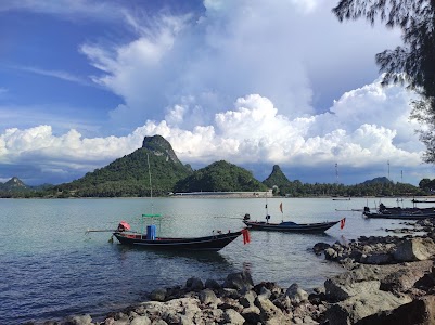 Raja ferry port Donsak