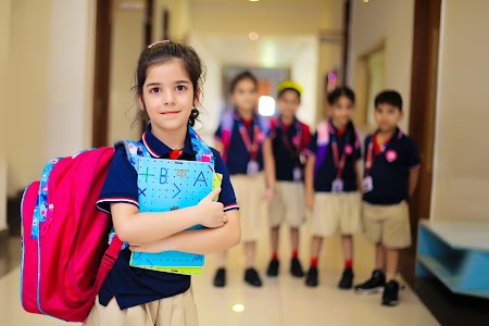 SMALL WONDERS WORLD SCHOOL