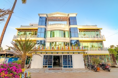 White House Beach Resort