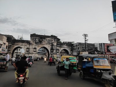 Teen Darwaja