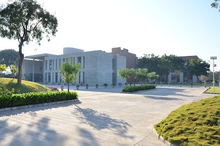 Aavishkar School