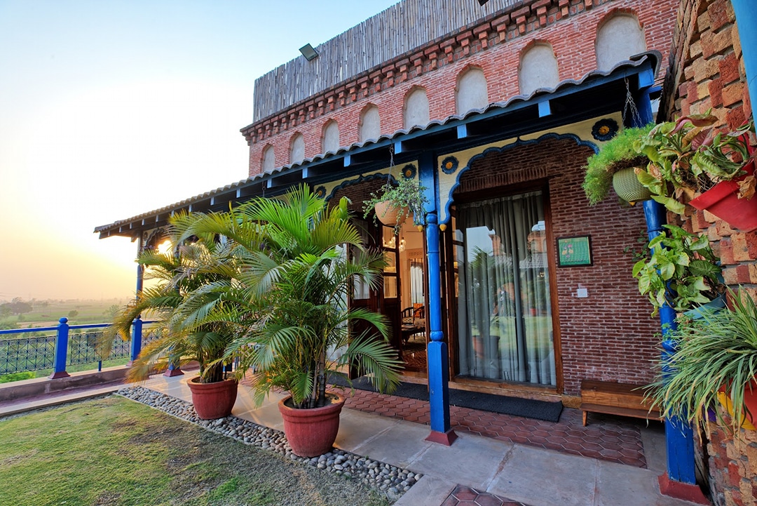 Namaste Midway Hotel