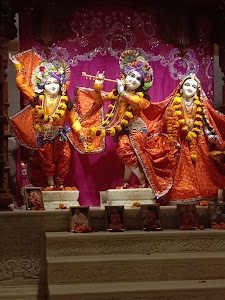 Iskcon mandir man gat ( राधा गोपीनाथ दरवाजा )