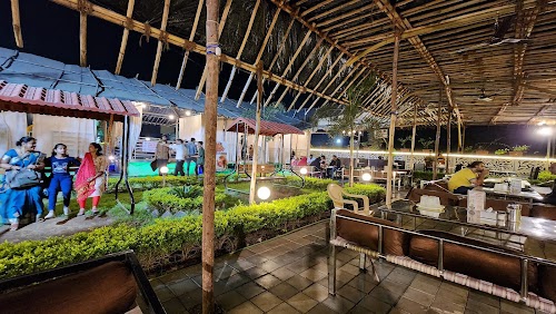 Hotel Samrat Veg & Non-veg (حلال)