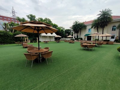 The Palms Town & Country Club