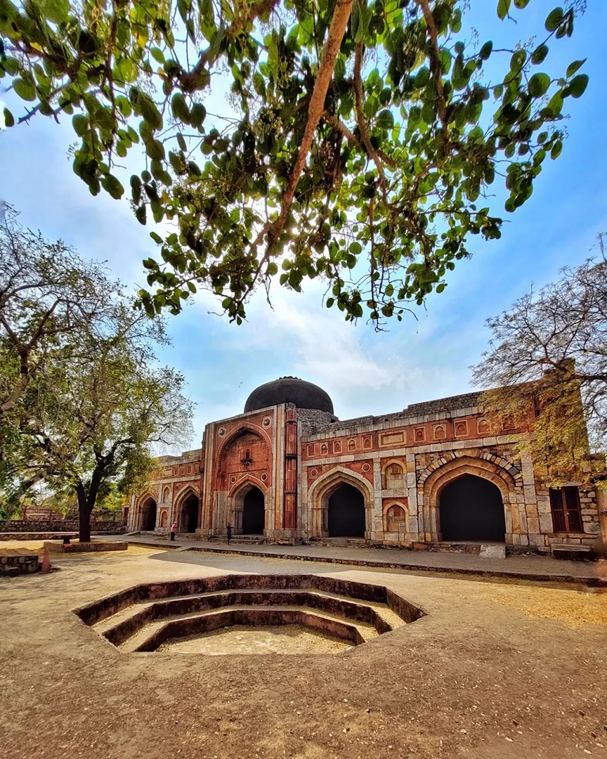 Jamali Kamali Tomb
