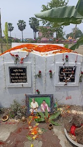 Swargiya Harihar yadav &Swargiya Rukmina Devi Samadhi sthal.