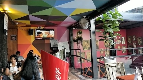 Gilly’s 104 Bar