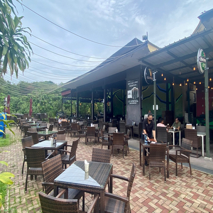 Frienzie Bar & Bistro