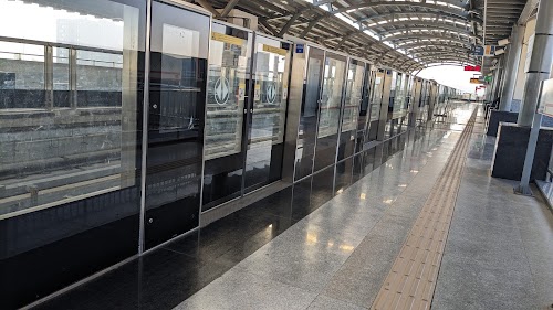 APMC Metro Station