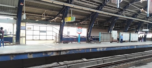 Dwarka Mor Metro Station Ferri Shuttle Stop
