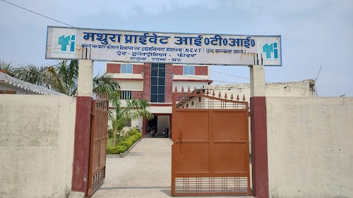 ITI College, Mau