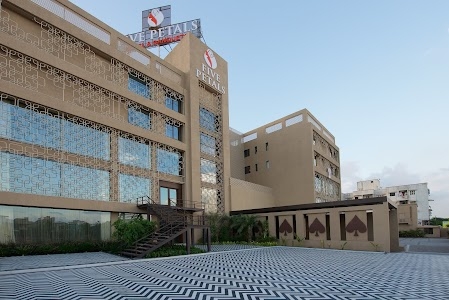Five Petals Hotel & Banquets