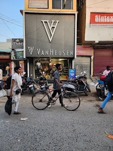 Van Heusen (Showroom)