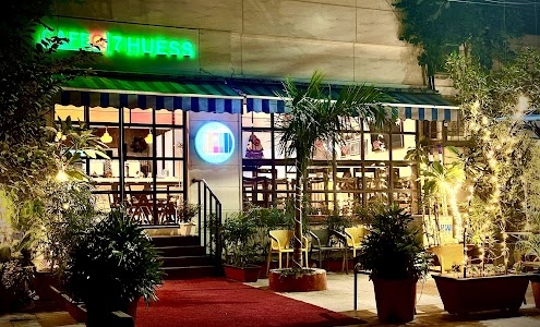 Cafe 7 Hues