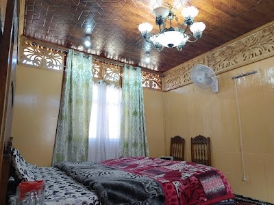 Houseboat New Jahangir