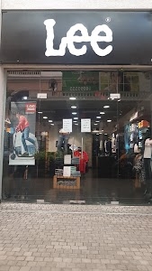 Lee